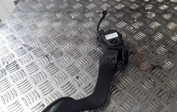 Peugeot 207 Accelerator throttle pedal 9681434380