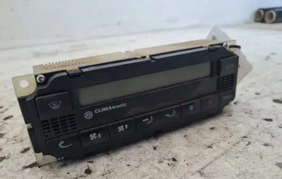 Volkswagen PASSAT B5 Climate control unit 3B1907044
