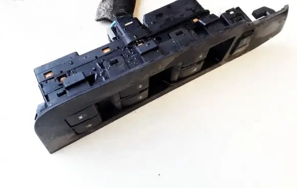 Chevrolet Captiva Electric window control switch 201004082