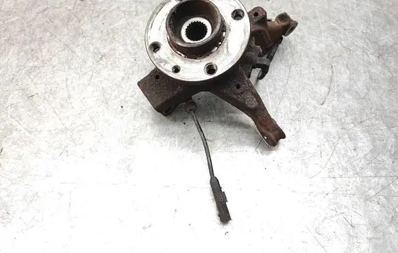 Dacia Sandero II Front wheel hub spindle knuckle