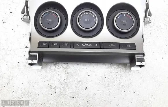 Mazda 3 II Climate control unit BBT361190J