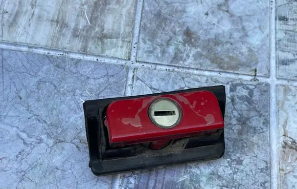 Volkswagen Polo III 6N 6N2 6NF Tailgate exterior lock 
