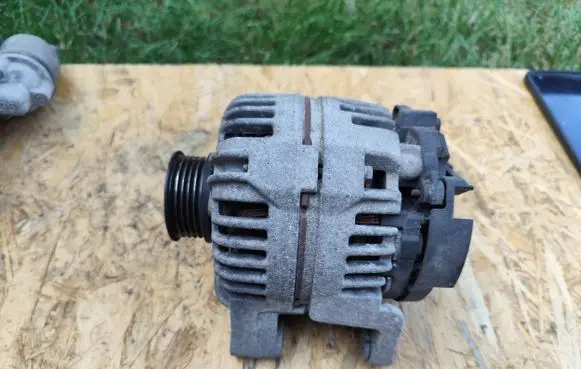 Opel Corsa D Generator/alternator 0124325171 13222930 14V100A
