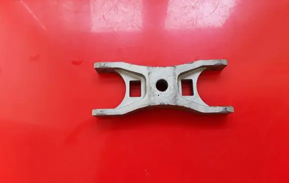 Seat Leon (5F) Fuel Injector clamp holder 04L216