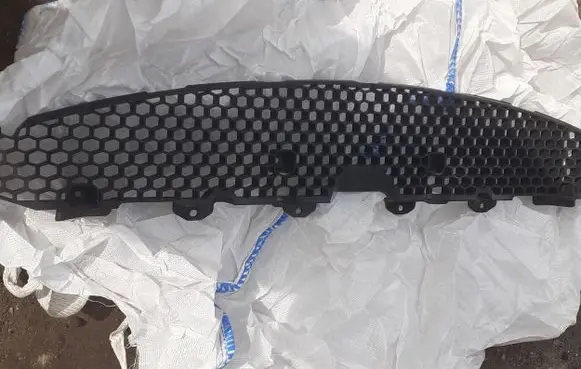 KIA Carens III Front grill 865611D010