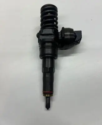 Volkswagen PASSAT B6 Fuel injector 038130073B