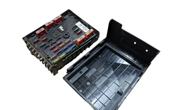 Volkswagen PASSAT B6 Fuse module 3C0937125 1K0937132F