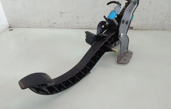 Renault Scenic II - Grand scenic II Clutch pedal 