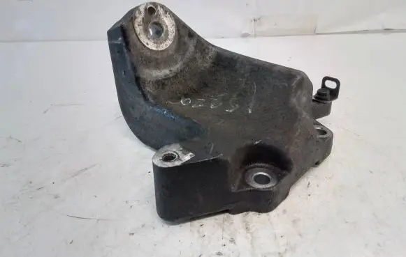 Lexus IS 220D-250-350 Engine mounting bracket
