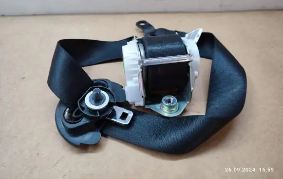 BMW X3 E83 Front seatbelt 33033301