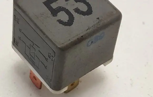 Volkswagen PASSAT B5 Other relay 4RA00351029