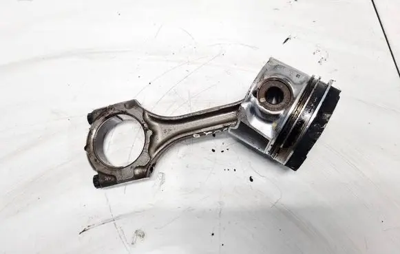 Toyota Avensis T250 Piston with connecting rod 