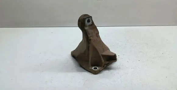 Engine mounting bracket