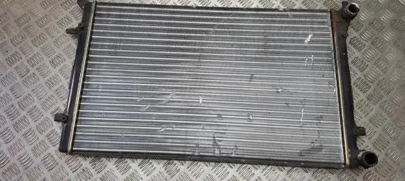 Volkswagen Golf V Coolant radiator