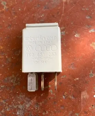 Volkswagen Caddy Other relay 1K0951253 PA66GF25