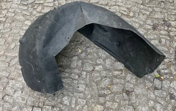 Rear arch fender liner splash guards
