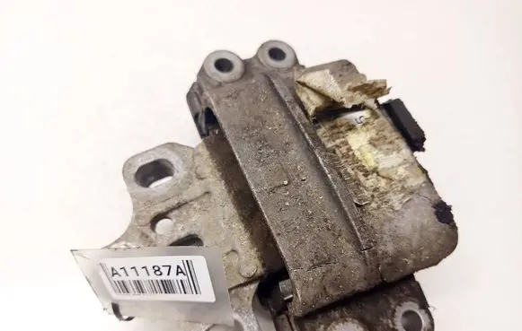Volkswagen Sharan Engine mount bracket 