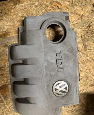 Volkswagen Touran I Engine cover (trim) 03G103967C 03G103967D 03G103967N