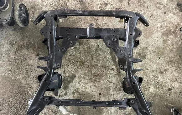 BMW X5 E70 Front subframe 6772682 50271088 24009AU
