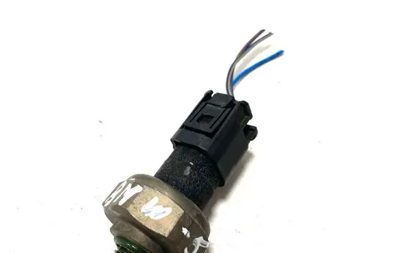 BMW 5 E39 Air conditioning (A/C) pressure sensor 8370623 4990007111