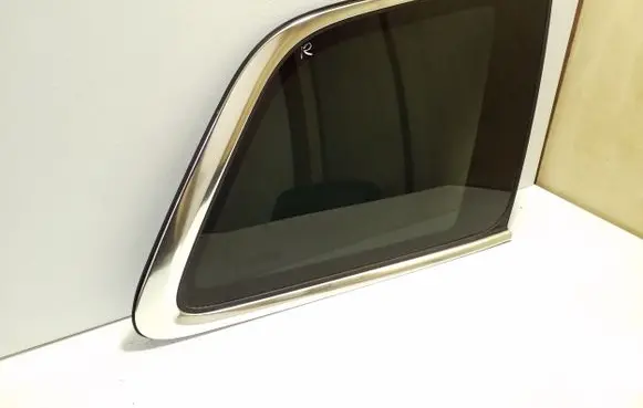 Volvo XC90 Rear side window 31468147