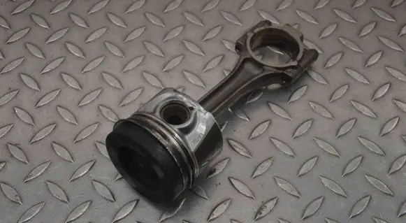 Volkswagen Polo V 6R Piston 03LA BHS