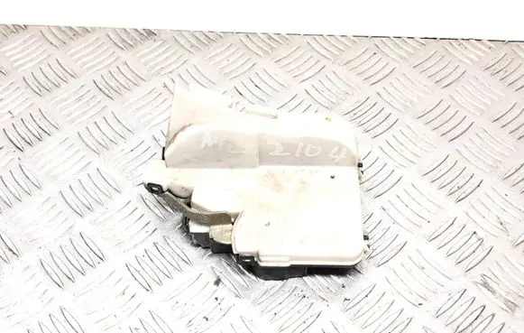 Volkswagen Polo III 6N 6N2 6NF Rear door lock 6N4839016B