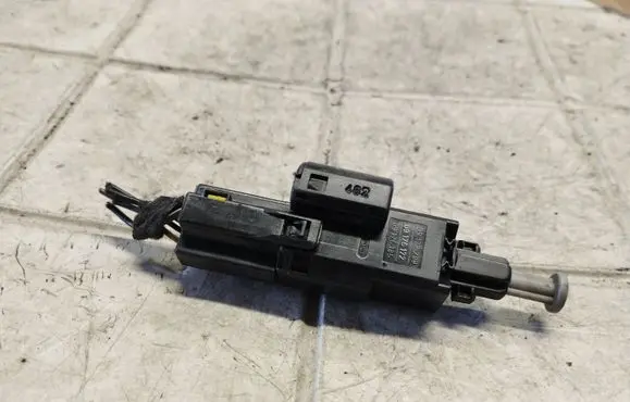 Opel Zafira A Brake pedal sensor switch 09132299