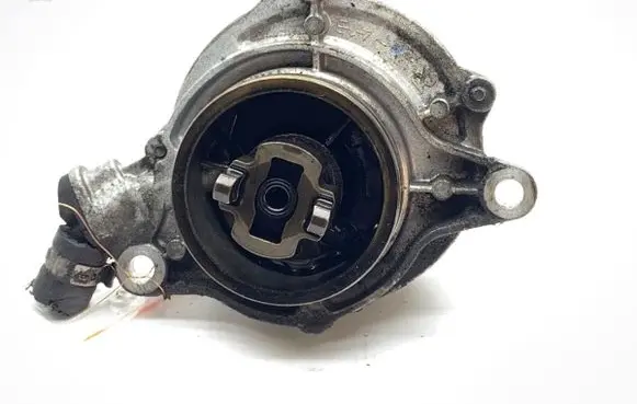 BMW 5 E60 E61 Vacuum pump 