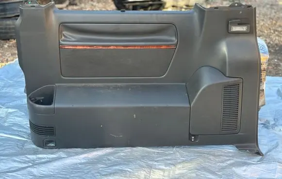 Trunk/boot side trim panel