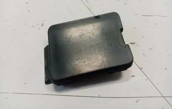 Rear bumper row hook cap/cover