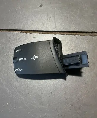 Ford Focus Multifunctional control switch/knob 758709