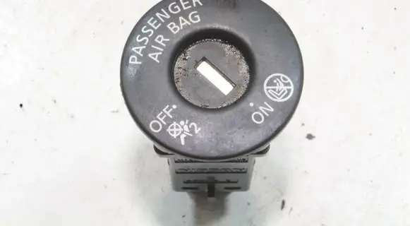Nissan Juke I F15 Passenger airbag on/off switch 