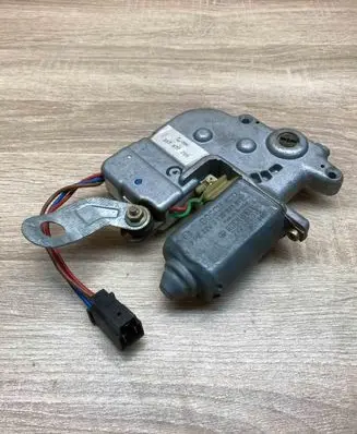 Volkswagen PASSAT B4 Sunroof motor/actuator 357877795 0130821812