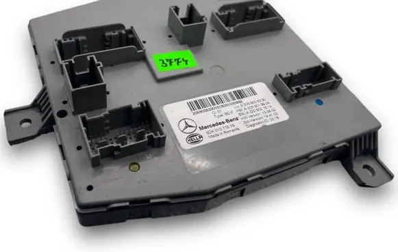 Mercedes-Benz C AMG W205 Central body control module S3774 A2059006330