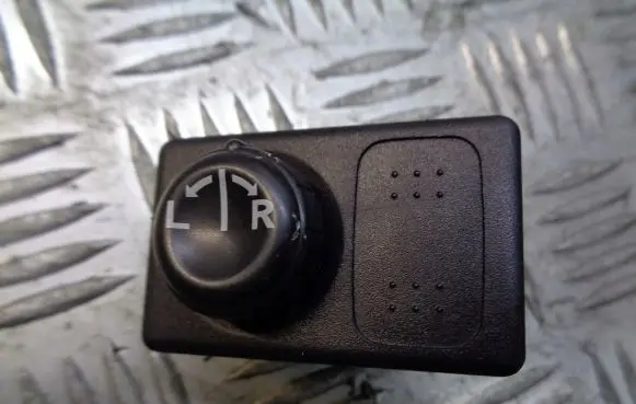 Nissan Primera Wing mirror switch
