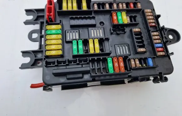 BMW 1 F20 F21 Fuse module 9389070