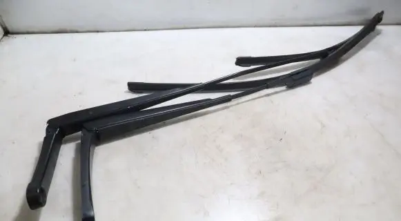 Volkswagen Polo VI Front wiper blade arm
