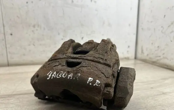 Jaguar S-Type Front brake caliper