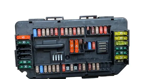 BMW 1 F20 F21 Fuse module 922487904 19098000001 03032013