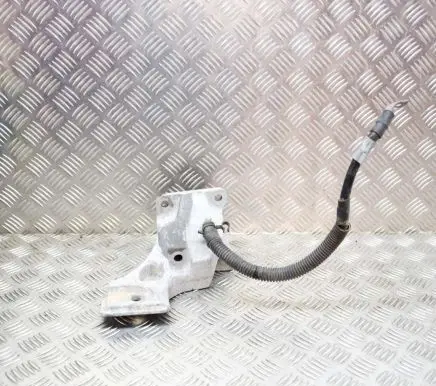 Land Rover Discovery 3 - LR3 Engine mounting bracket YTB500280 301070900