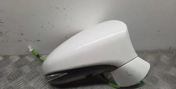 Lexus CT 200H Front door electric wing mirror 027486