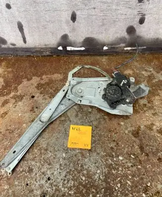 Opel Omega B1 Front door window regulator motor 193793