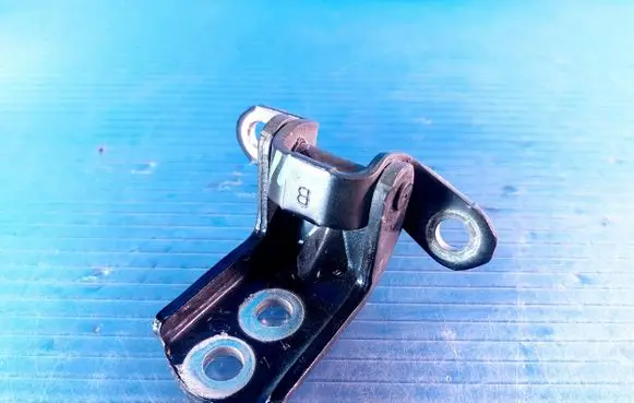 Nissan Primera Tailgate/trunk/boot hinge ES03