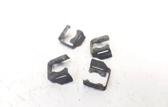 Chrysler PT Cruiser Fuel Injector clamp holder