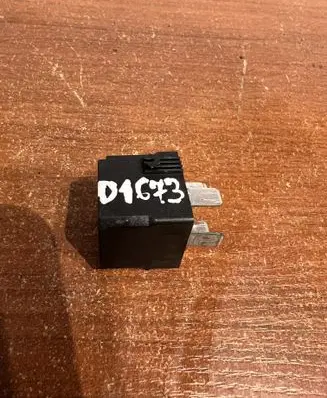 Mercedes-Benz E W210 Other relay A0025421319 D1673