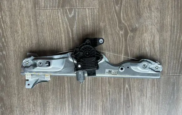 Nissan Qashqai Front door electric window regulator 807016UA1B