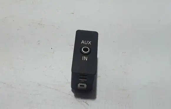 BMW 5 F10 F11 AUX in-socket connector 6930561