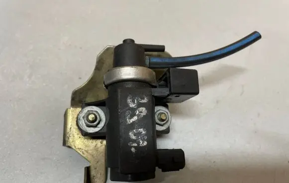 BMW 5 E39 Turbo solenoid valve