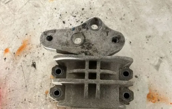 Ford Transit Custom Engine mount bracket 
